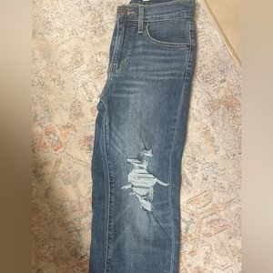 Brand new, never worn, Levi's high rise, straight leg, size 24.
